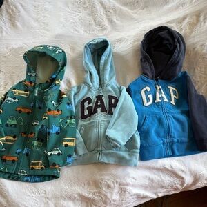 Bundle of 3 GAP Kids Hooded Zip hoodies & Cat and Jack raincoat 2T/3T